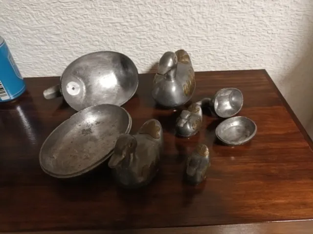 Seis patos de peltre decorativos