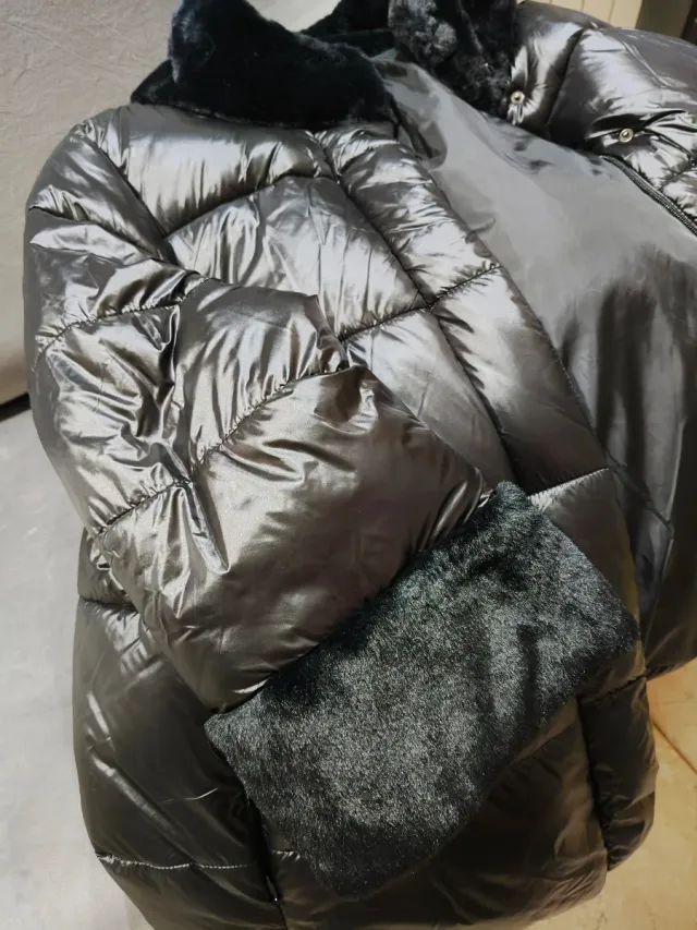 Piumino nero Sweet Lola by Sandro Ferrone