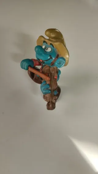 Pitufo vaquero violinista