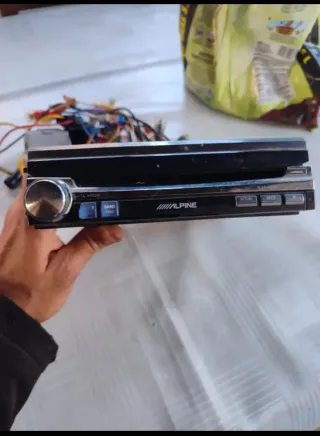 Radio Alpine IVA-Q105R