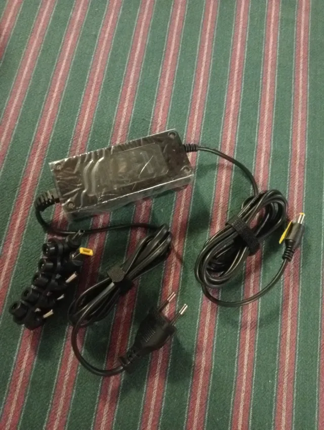 Caricabatterie universale per PC trust