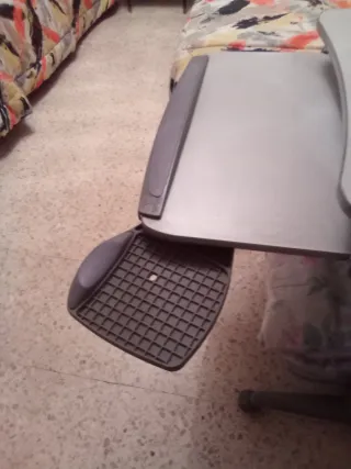 Mesa escritorio ordenador e impresora