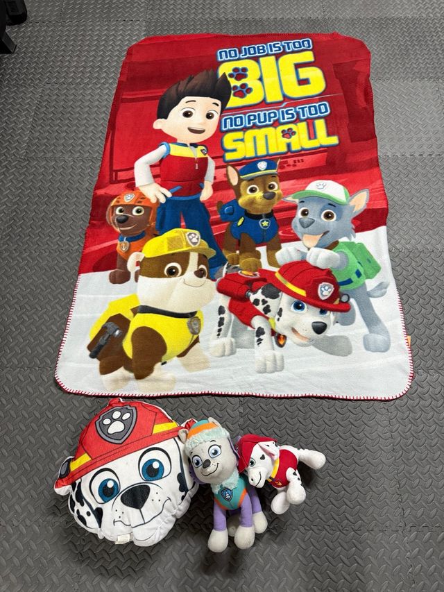 Manta y peluches Patrulla Canina y cogin .