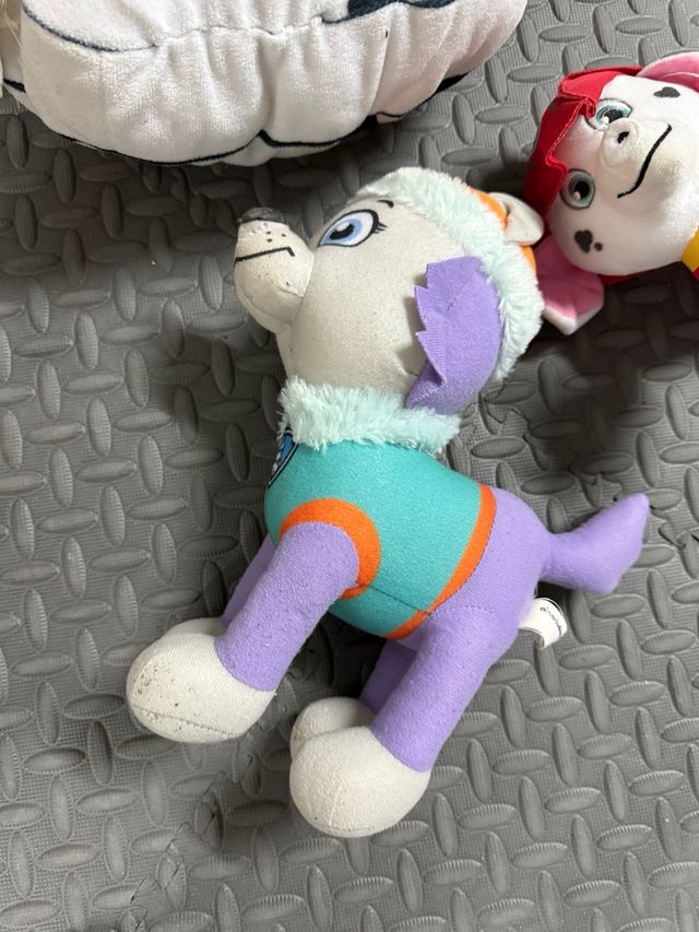 Manta y peluches Patrulla Canina y cogin .