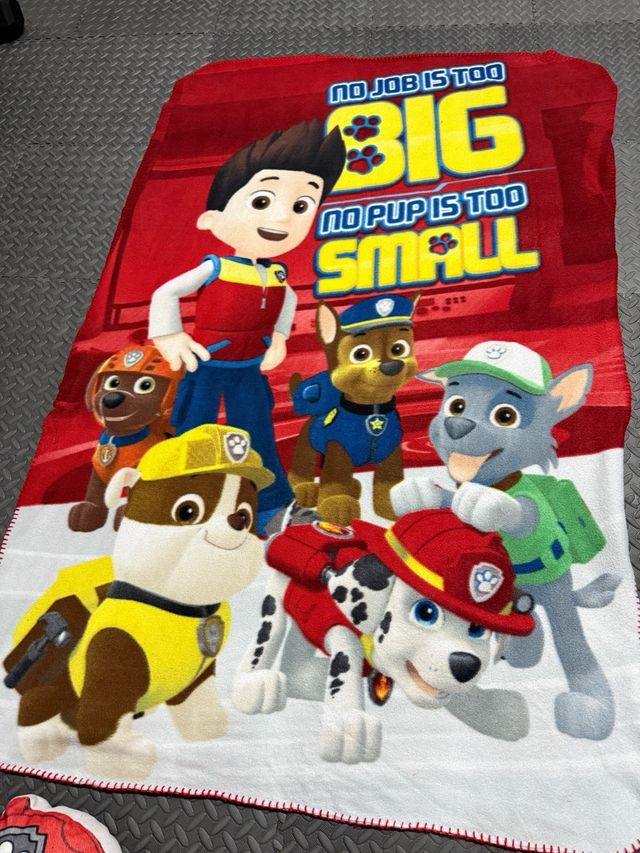 Manta y peluches Patrulla Canina y cogin .
