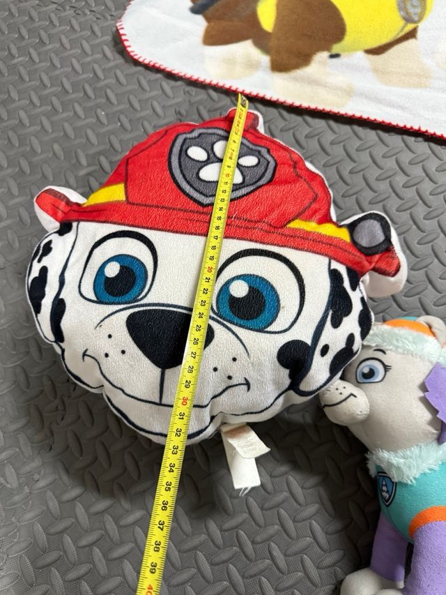 Manta y peluches Patrulla Canina y cogin .