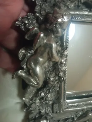 Espejo de plata antiguo con querubines