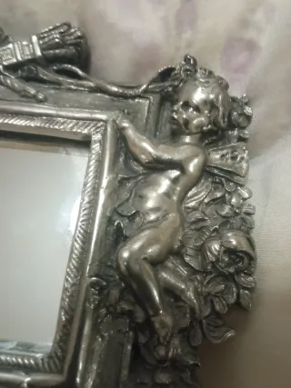 Espejo de plata antiguo con querubines