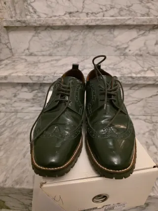 Scarpe stringate vernice verde