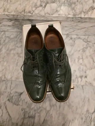 Scarpe stringate vernice verde