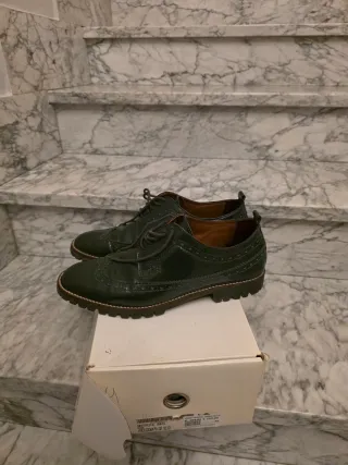 Scarpe stringate vernice verde