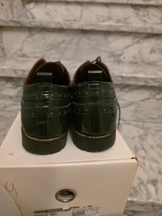 Scarpe stringate vernice verde