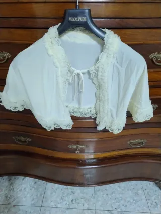 Accessorio  pettinatoio della nonna mai usato.