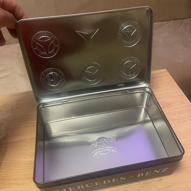 Caja Metálica Mercedes-Benz