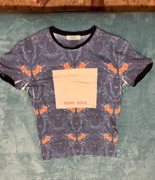 Camiseta Bershka floral azul y naranja Talla S