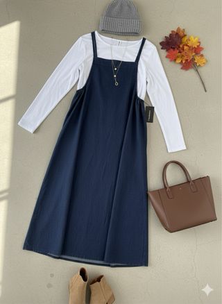 Vestido denim y camiseta blanca