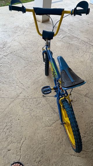Bicicleta BMX Azul y Amarilla