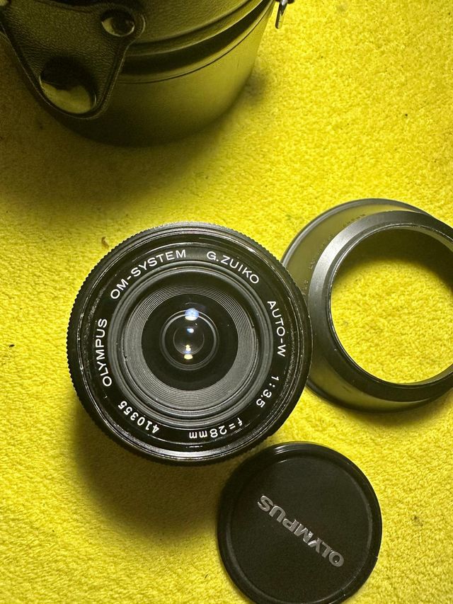 Olympus Zuiko 28mm f/3.5 + Custodia