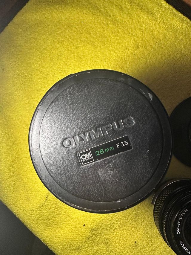 Olympus Zuiko 28mm f/3.5 + Custodia