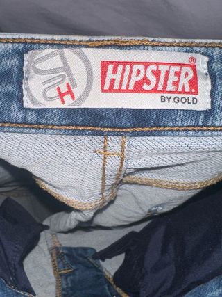 Pantalón pitillo vaquero desgastado marca hipster