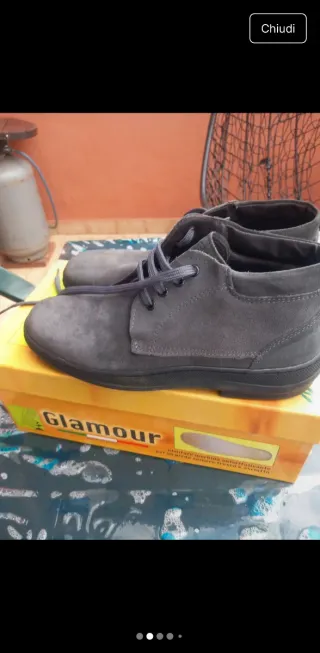 Scarponcini camoscio grigi.