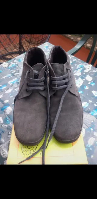 Scarponcini camoscio grigi.