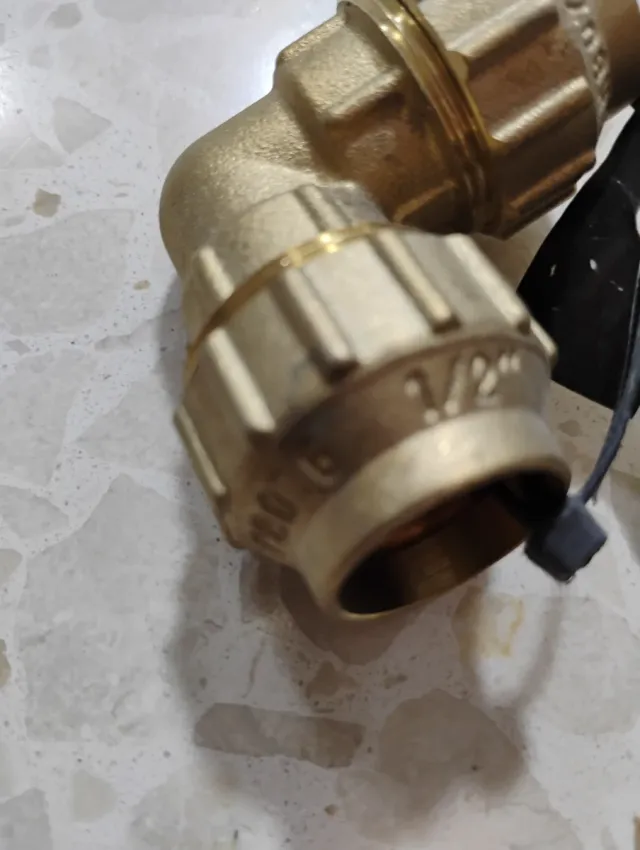 Codo latón 20x20 1/2