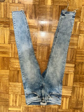 Pantalón vaquero Pull and Bear