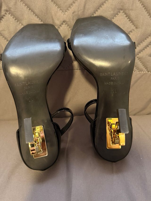 Sandalias de charol YSL con tacón dorado, Nº38.