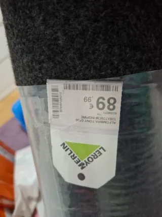 Alfombra gris sin estrenar