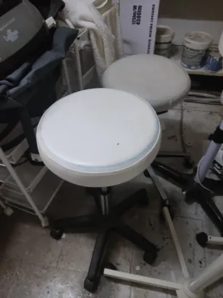 Taburetes de estética ( varias unidades)