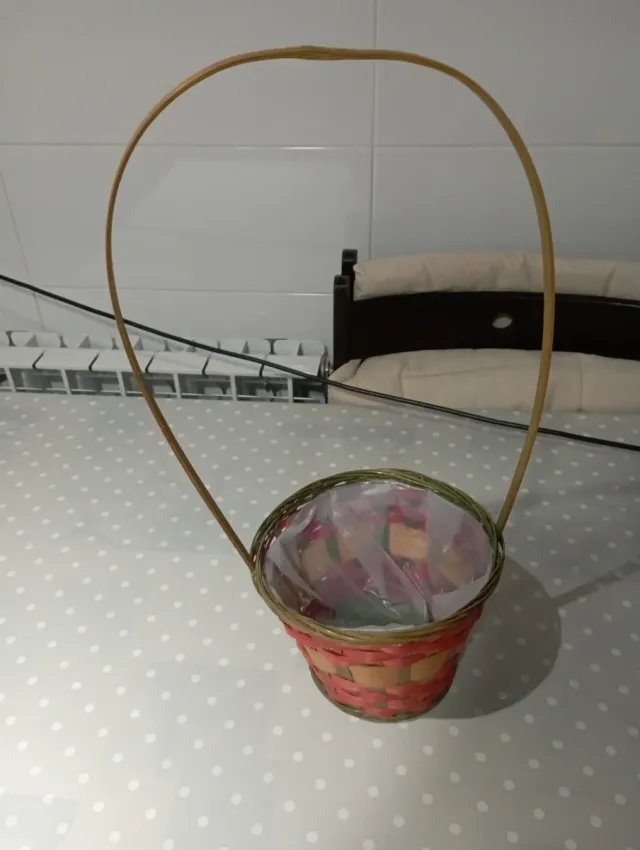 Cesta de mimbre con asa nueva