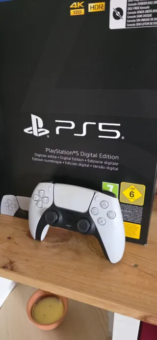 PS5 Digital Edition casi nueva + mando