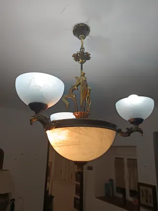 Lámpara colgante de mimbre y madera