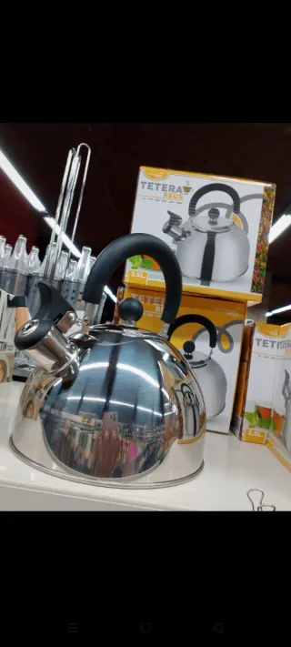 Tetera de acero inoxidable con silbato