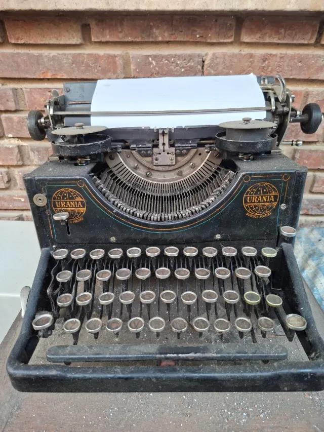 Máquina de Escribir Urania Vintage