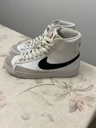 Nike Blazer Mid '77 Bambas Blancas