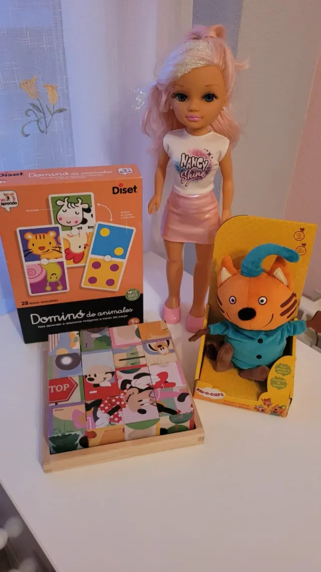 Lote Juguetes: Muñeca Nancy, Peluche y Dominó