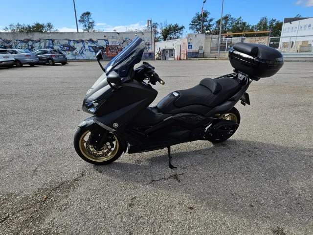 Yamaha TMAX como nueva