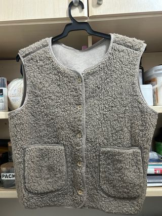 Chaleco borrego beige y marrón