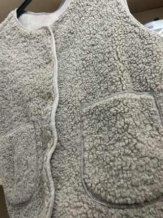 Chaleco borrego beige y marrón