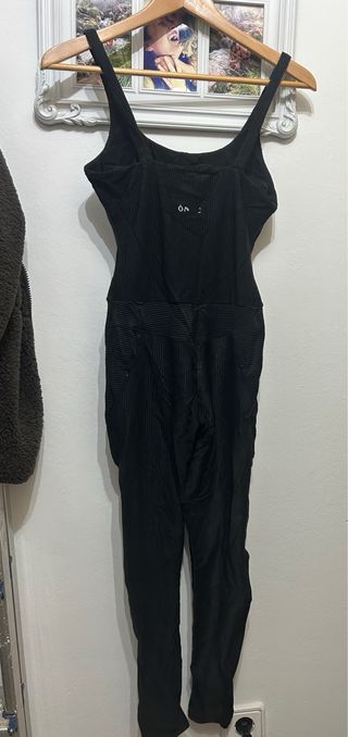 Mono ONNE negro acanalado