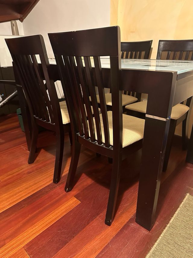 Mesa comedor cristal y sillas madera