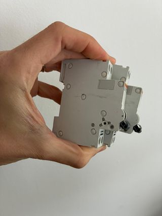 2 PIA Merlin Gerin C25 y C16