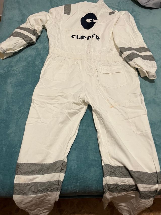 Buzo de trabajo blanco con bolsillos