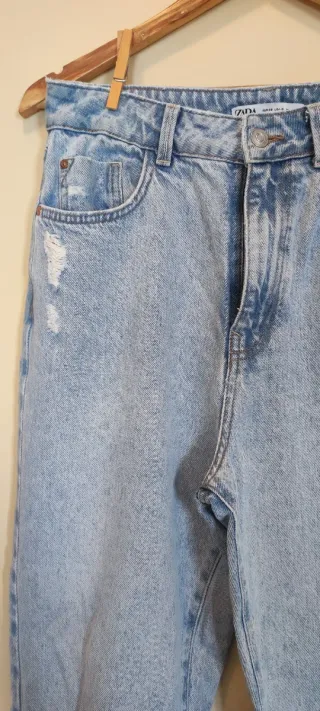 Pantalón vaquero Zara desgastado