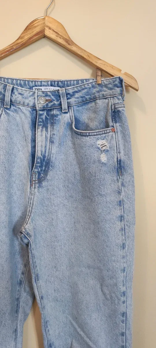 Pantalón vaquero Zara desgastado
