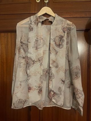 Blusa semitransparente floral