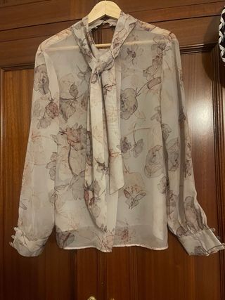 Blusa semitransparente floral