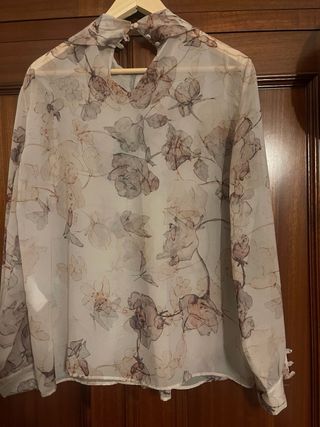 Blusa semitransparente floral